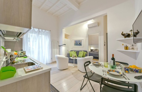 Santo Spirito Apartment | Discover MINERVA: A Gem by the Arno River, Rated 9.6