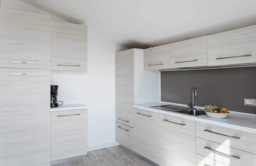 Solarolo Apartment | Incredible Minerva Holidayhome: Iris Wohnung with Ocean View