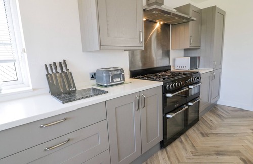 Trearddur Bay House | MINERVA: Pet-Friendly Retreat with Hot Tub in Trearddur Bay