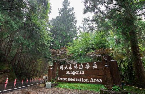Datong Hotel | Discover Ming Chi Shan Zhuang: Wheelchair Accessible Retreat