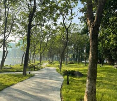 Van Giang Apartment | Relaxing Minh An Homestay with Oceanfront Views & Spa