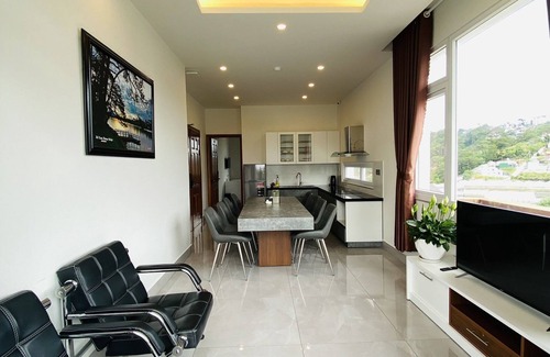 Da Lat Apartment | Minh Chien Suite: Family-Friendly Stay with Kitchen Access