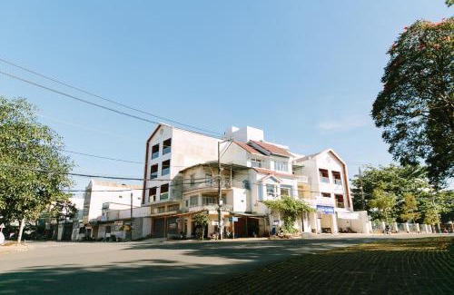 Bao Loc Hotel | Minh Nhung Hotel: Family-Friendly Retreat with Breakfast