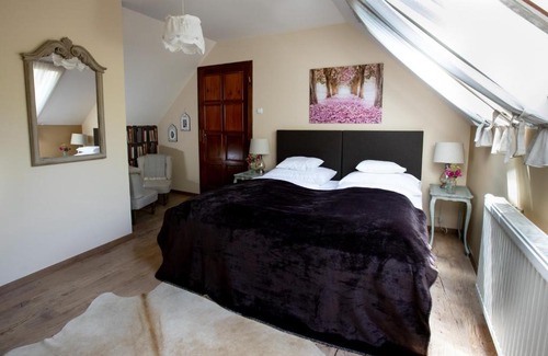Felsopeteny House | Pet-Friendly Miniúr Udvarház with Hot Tub & 10/10 Reviews