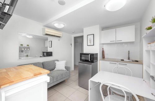 Pialba Apartment | Cozy Mini Apartment with Ocean View and Spa Amenities