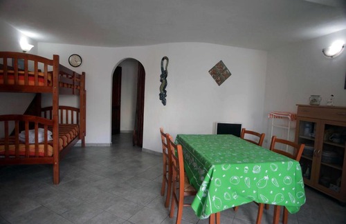 Calasetta Apartment | Cozy Mini Appartamento in Calasetta, Perfect for Families