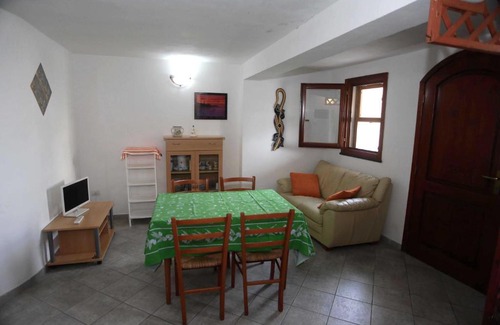 Calasetta Apartment | Cozy Mini Appartamento in Calasetta, Perfect for Families
