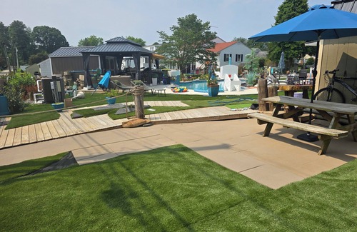 Dover House | Mini Aruba Glamper in Dover with WiFi, AC and guest access to backyard oasis