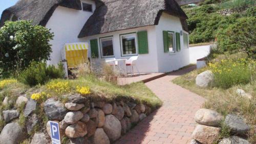 Rantum House | Cozy Mini Beach House with Breakfast & Pet-Friendly Stays