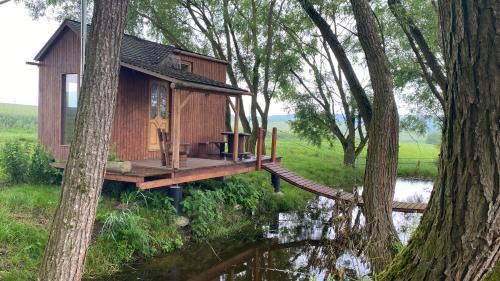 Lipa Cabin | Cozy Mini Chatka with Pond - Perfect for Families & Pets