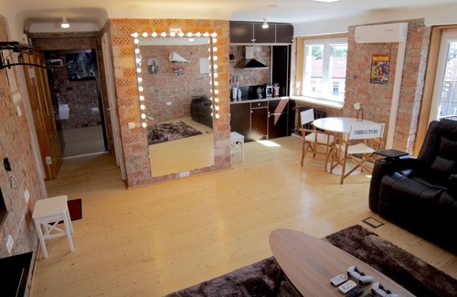 Brasa Apartment | Experience a Unique Mini Cinema & PS5 Studio Getaway