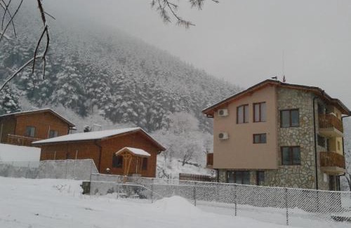 Sapareva Banya House | Exceptional Mini Complex Rilski Terasi: Family-Friendly Stay