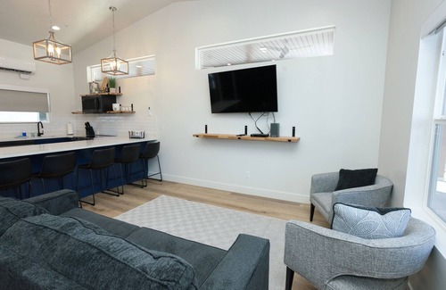 Monroe Cottage | Charming Mini Cottage Rentals with Ocean View in Monroe