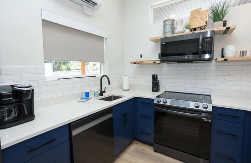 Monroe Cottage | Charming Mini Cottage Rentals with Ocean View in Monroe