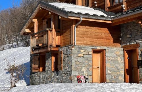 Saint-Francois-Longchamp Ski Chalet | Cozy Mini Duplex in a Family-Friendly Chalet Retreat