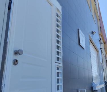 San Jeronimo Apartment | Cozy Mini Estudio with Hot Tub in Sevilla's Polígono Industrial