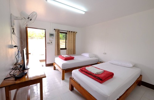 Mae Sariang House | Cozy Mini Guesthouse with Kitchen & Breakfast Included