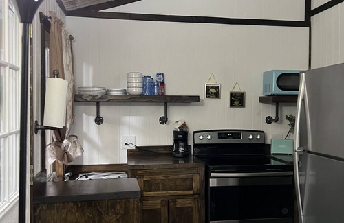 Wichita Falls Cabin | Cozy Mini Home by Kataluma with 9.8/10 Guest Rating
