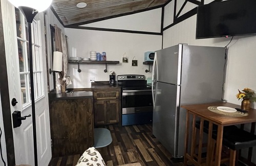 Wichita Falls Cabin | Cozy Mini Home by Kataluma with 9.8/10 Guest Rating