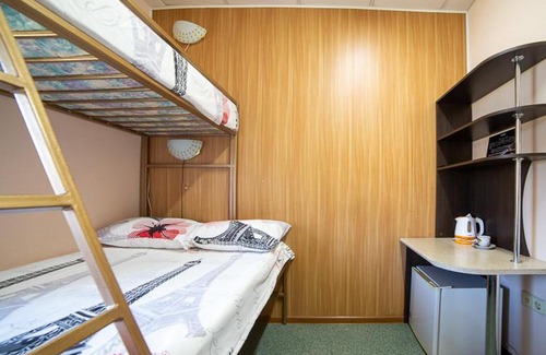 Zlatoust Hotel | Pet-Friendly Comfort at Mini Hotel Berezka with Hot Tub
