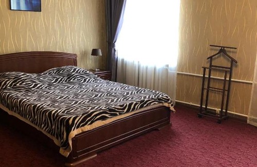 Zhidilovskiy Hotel | Budget-Friendly Mini-Hotel Gloria with Pool and Hot Tub