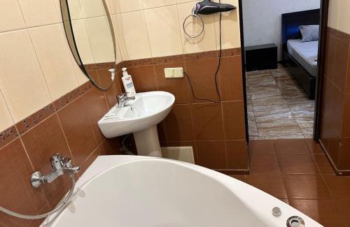 Babushkins'kyi district Hotel | Cozy Retreat at Mini Hotel Smak with Pool and Breakfast