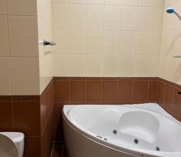 Babushkins'kyi district Hotel | Cozy Retreat at Mini Hotel Smak with Pool and Breakfast