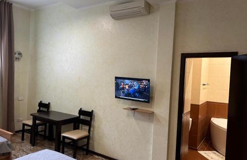 Babushkins'kyi district Hotel | Cozy Retreat at Mini Hotel Smak with Pool and Breakfast