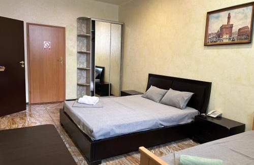 Babushkins'kyi district Hotel | Cozy Retreat at Mini Hotel Smak with Pool and Breakfast