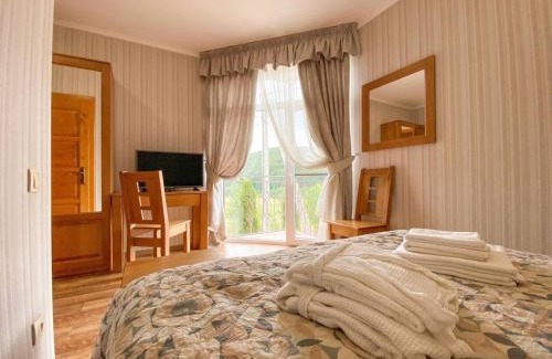 Polyana Hotel | Child-Friendly Mini Hotel Solnce Karpat with Kitchen Access