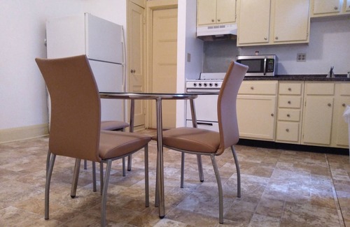 Plainfield Apartment | Two-Bedroom Apartment in Mini Mansion with Pool & Breakfast