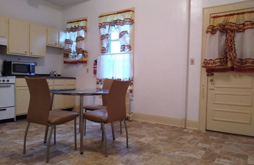 Plainfield Apartment | Two-Bedroom Apartment in Mini Mansion with Pool & Breakfast