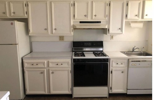 Plainfield Apartment | Cozy Three-Bedroom Mini Mansion with Ocean Views