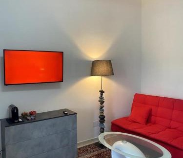 Sant’Agapito Apartment | Stylish Mini Red Hub - Design Apartment for Families & Pets