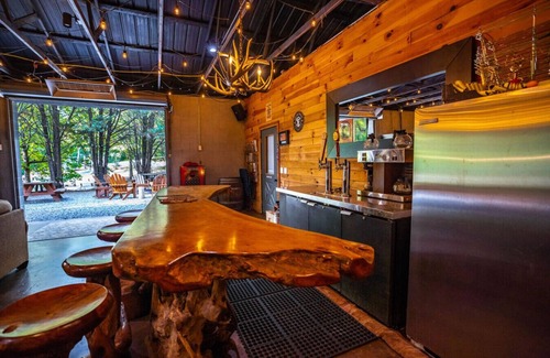Copperhill Cabin | Explore a Mini Resort in the Mountains with Spa & Pool