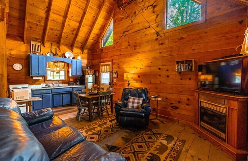 Copperhill Cabin | Explore a Mini Resort in the Mountains with Spa & Pool