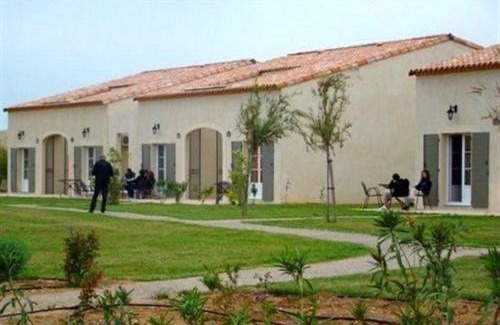 Gallargues-le-Montueux House | Cozy Mini Villa in Gallargues with Shared Pool & Garden