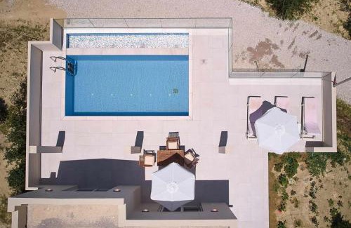 Agios Stefanos Avliotes Villa | Charming Mini Villa Tsaros with Inviting Pool Access
