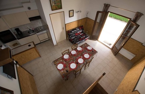 Vico House | Family-Friendly Mini-Villas with Oceanfront Pool Access