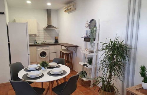 Chiclana de la Frontera House | Minichalet Jacaranda: Pool, Garden & BBQ Retreat Awaits