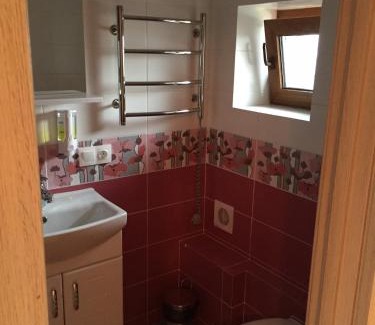 Transcarpathia Hotel | Guest Rated: Minihotel Zolotoe Runo with Hot Tub & Kitchen