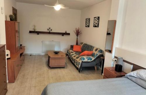 L'Albufereta House | Beachfront Miniloft: Family-Friendly Retreat with Top Ratings