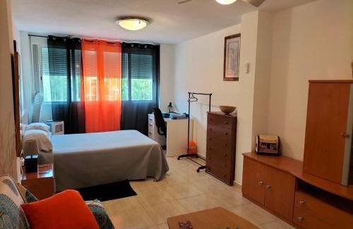 L'Albufereta House | Beachfront Miniloft: Family-Friendly Retreat with Top Ratings
