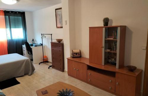 L'Albufereta House | Beachfront Miniloft: Family-Friendly Retreat with Top Ratings