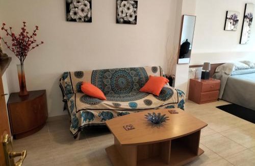 L'Albufereta House | Beachfront Miniloft: Family-Friendly Retreat with Top Ratings