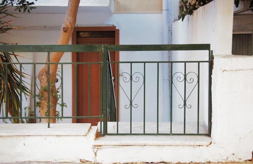 Ano Patisia Apartment | Pet-Friendly Minimal House with Yard near Downtown