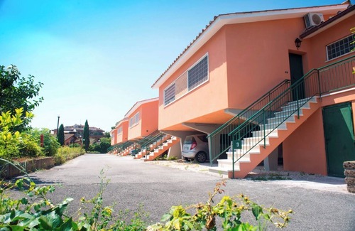 Zona LI La Storta House | Minimal modern bungalow with wifi free park