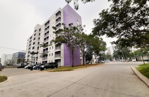 Tangerang Apartment | Trendy Studio Apartment at Aeropolis Residence with Pool