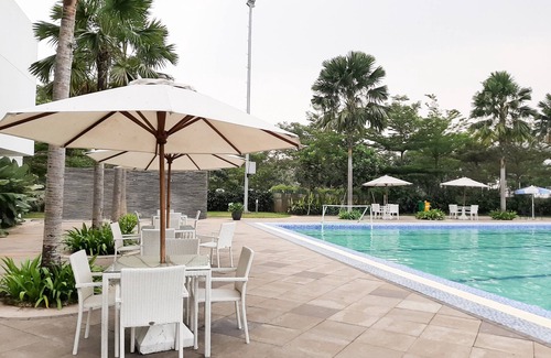 Tangerang Apartment | Trendy Studio Apartment at Aeropolis Residence with Pool