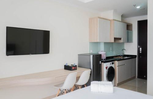 Cikini Apartment | Inviting Studio Apartment at Menteng Park with Pool Access
